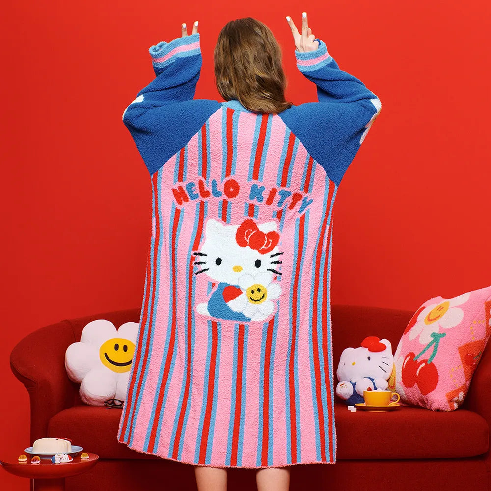 【預購】Wiggle Wiggle × Hello Kitty｜Lounge Robe 浴袍 – Hello Kitty & Smile We Love