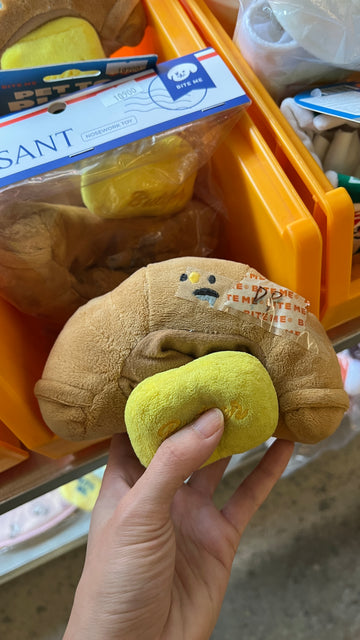 【韓國連線】 Bite Me - Croissant Nosework Toy 寵物牛角包藏食公仔（嗶嗶｜沙沙）