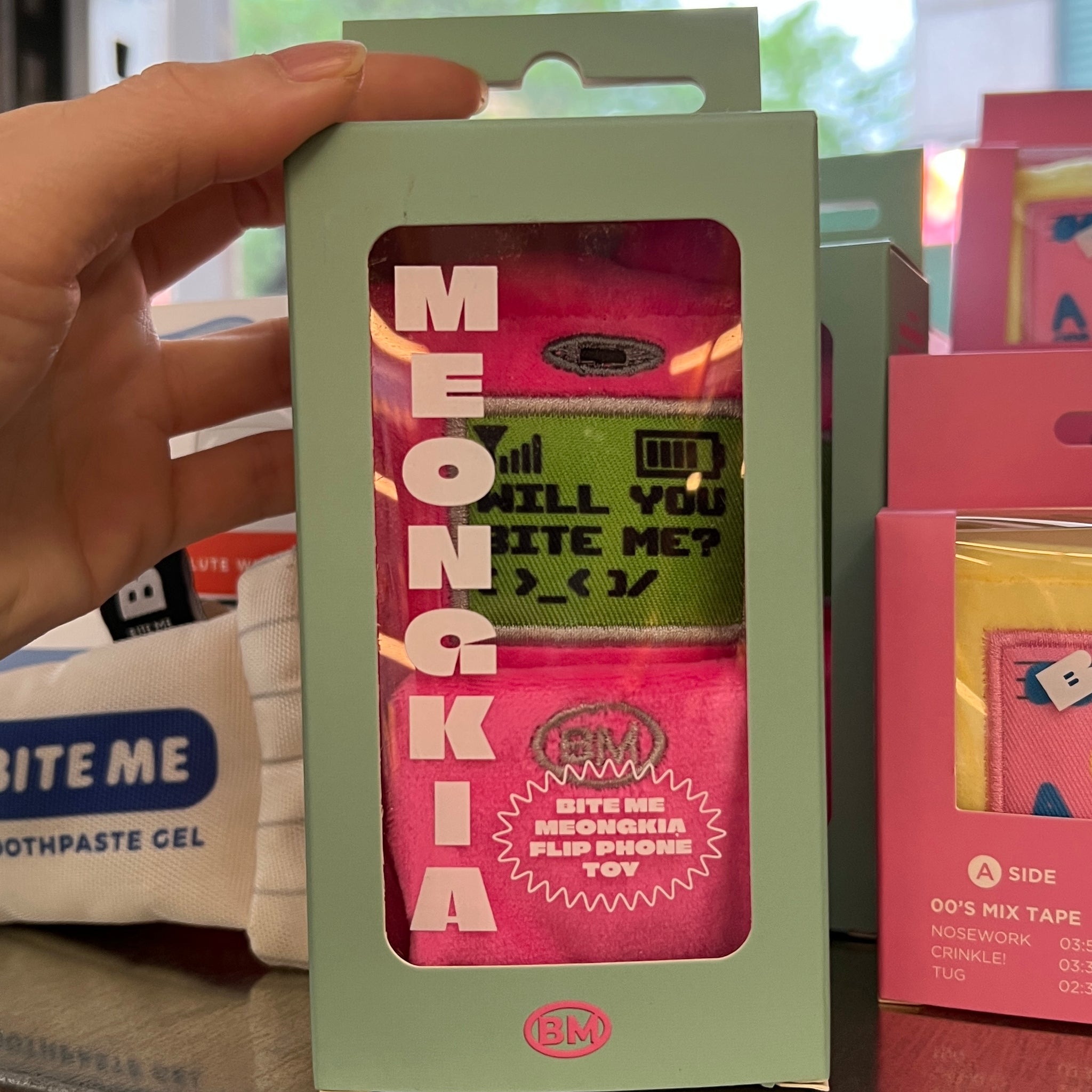 【韓國連線】 Bite Me - Phone Nosework Toy 寵物復古手機藏食公仔（嗶嗶｜沙沙）