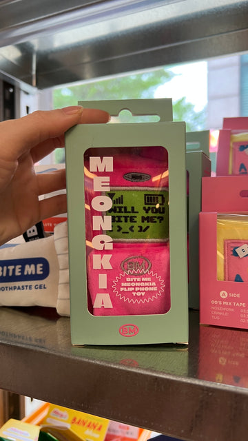 【韓國連線】 Bite Me - Phone Nosework Toy 寵物復古手機藏食公仔（嗶嗶｜沙沙）