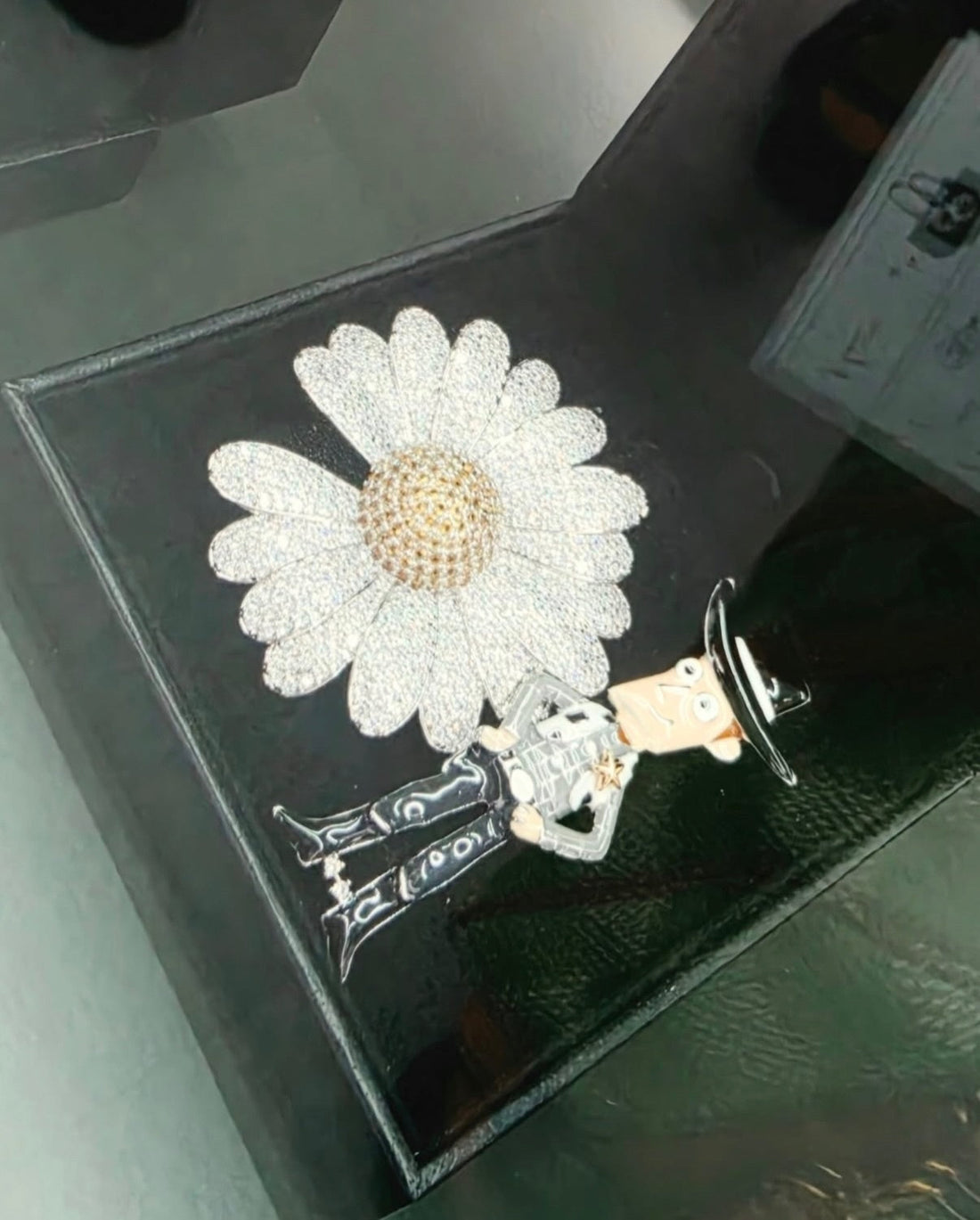 Toy Story × PEACEMINUSONE Jewel Pin Daisy｜小雛菊胸針