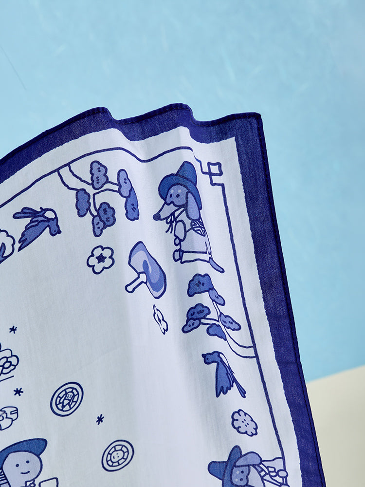 JOGUMAN SOUVENIR Handkerchief 藍白邊框與 Woody 韓服圖案細節
