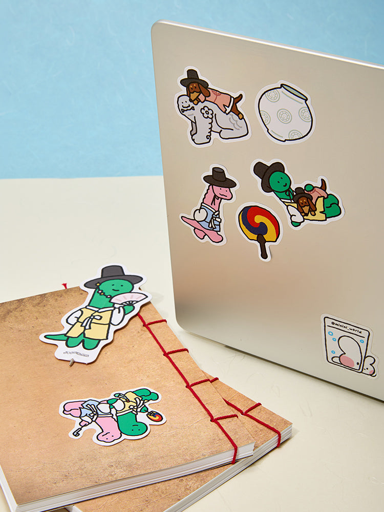 JOGUMAN SOUVENIR 貼紙貼在 laptop 電腦上作裝飾