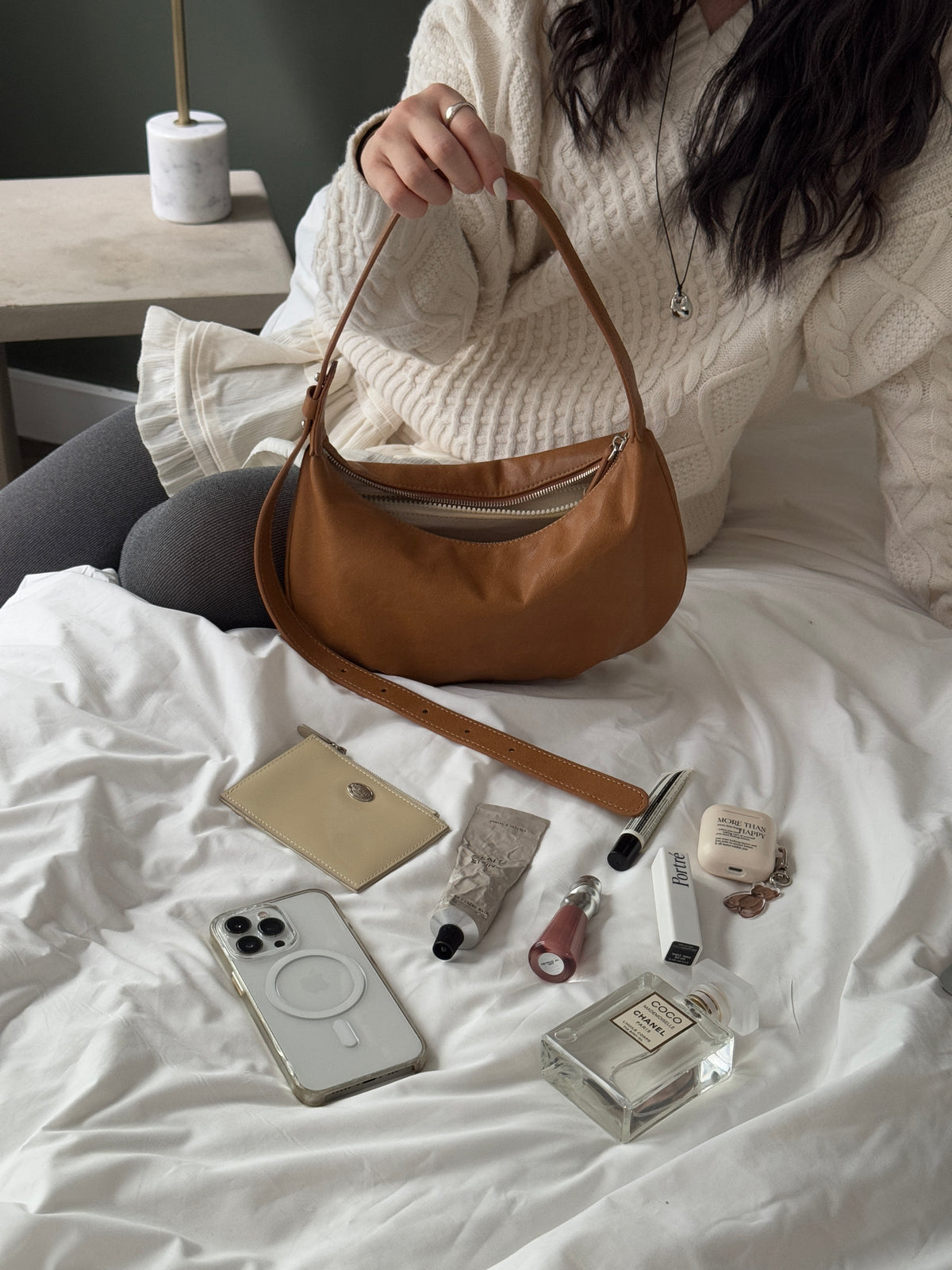THE ALLY HAILEY BAG Camel 駝色袋身細節