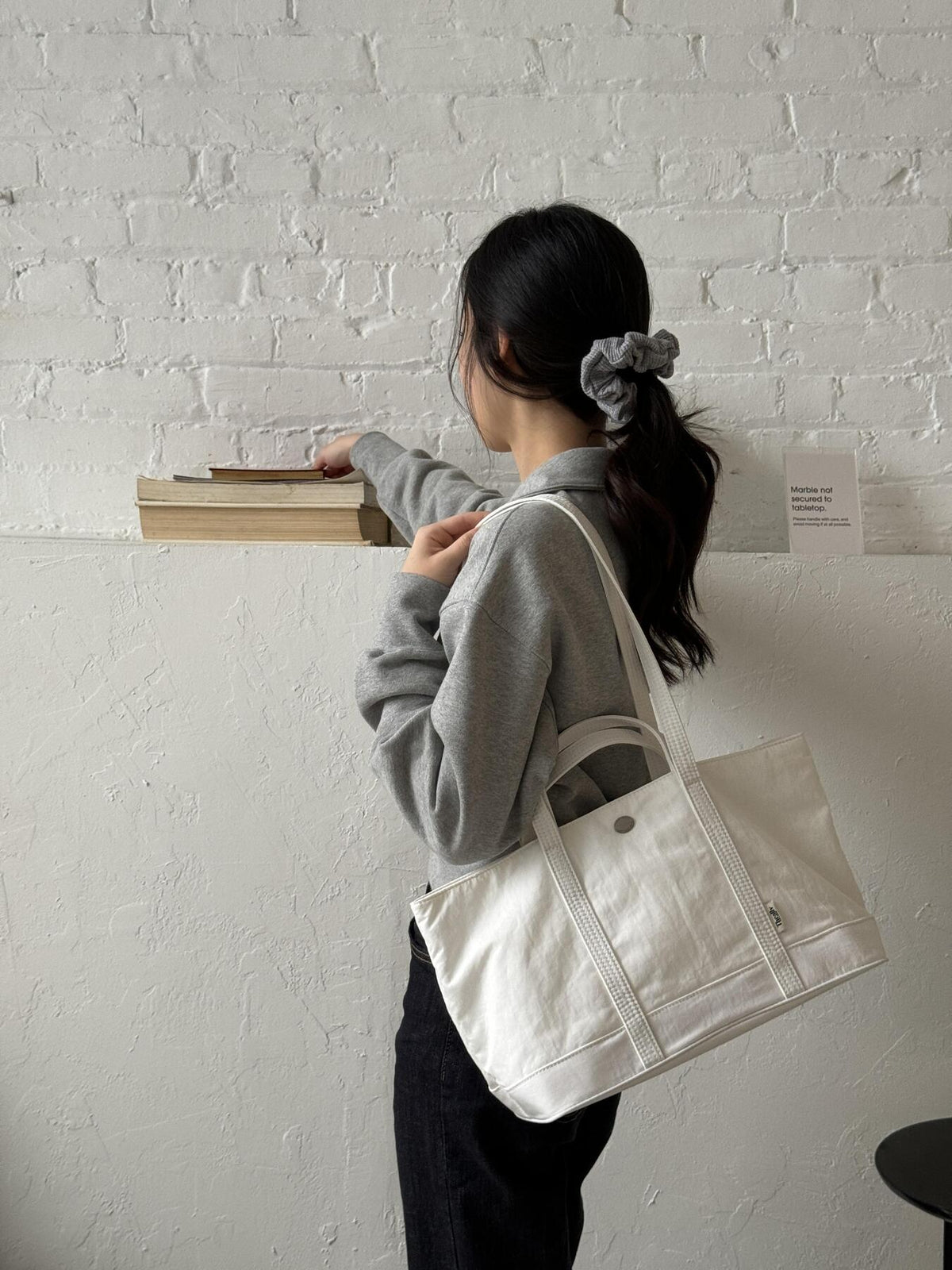 THE ALLY MOLLY PADDED BAG 韓國官方圖片 ivory