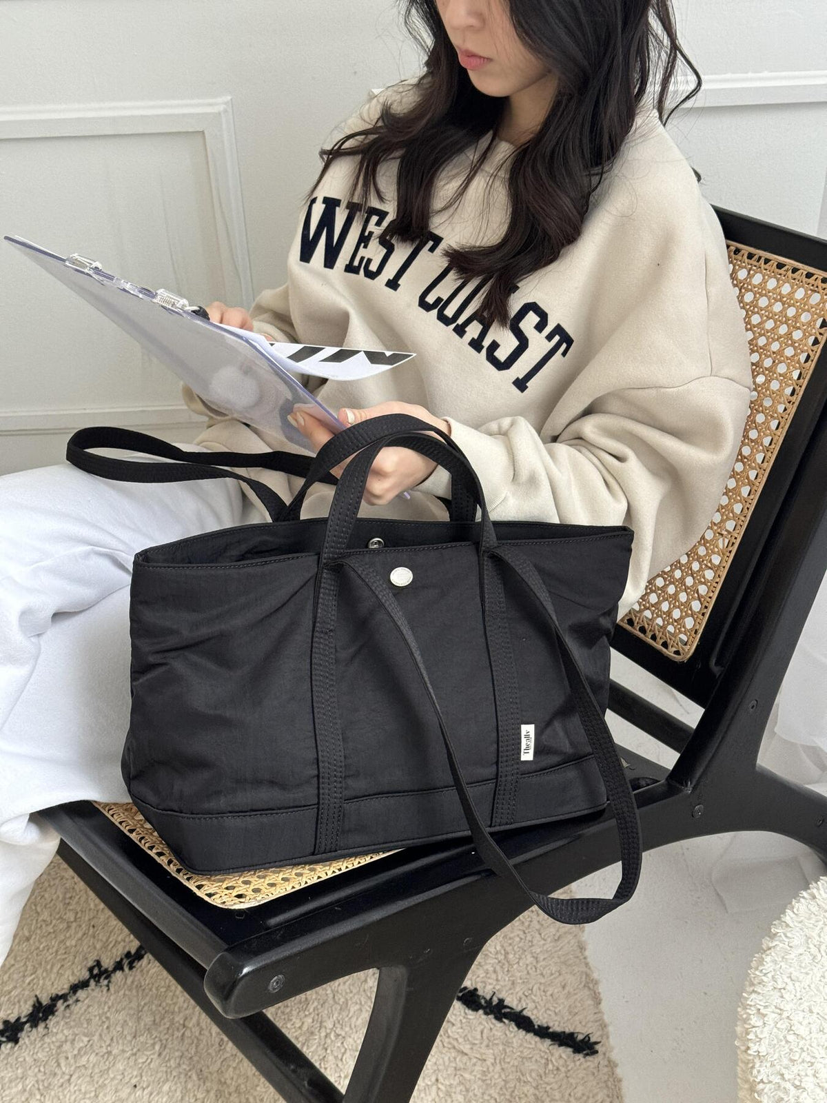 THE ALLY MOLLY PADDED BAG 韓國官方圖片 stone-black
