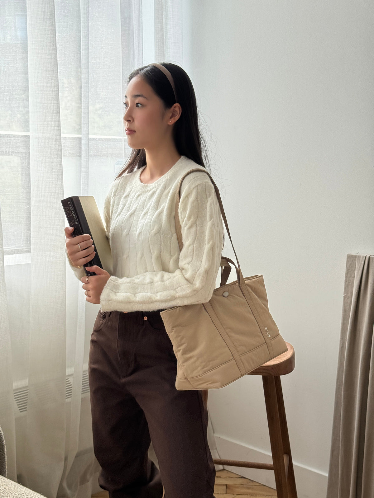 THE ALLY MOLLY PADDED BAG 韓國官方 dark-beige-detail-7776 實拍