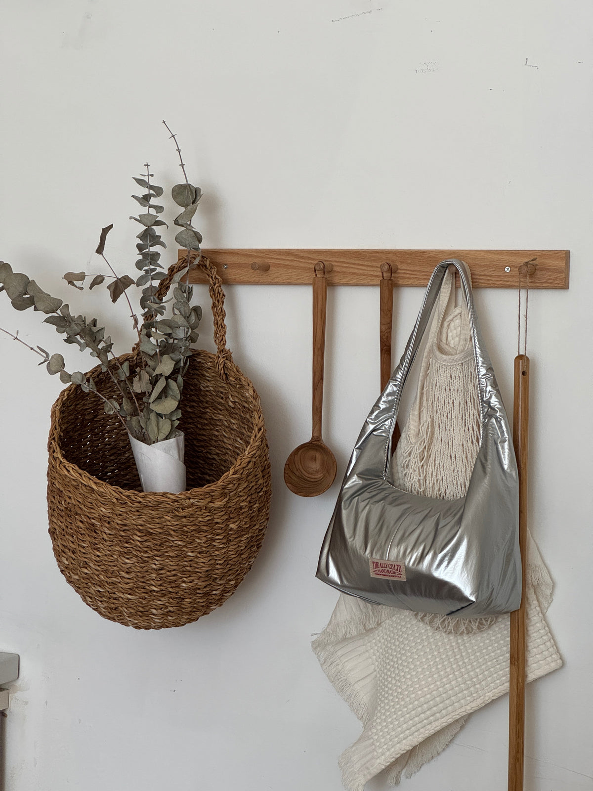 SUZY BAG B TYPE Silver 銀色尼龍實物照