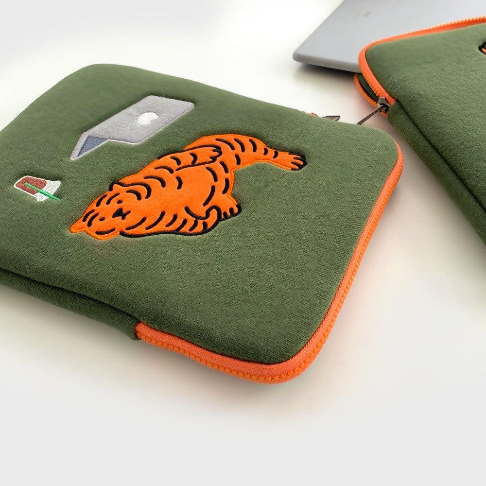 【MUZIK TIGER】Laptop/Tablet Pouch★Hug Tiger [17inch] HUG TIGER LAPTOP/TABLET POUCH